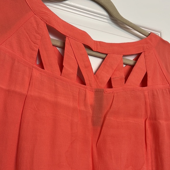 Buttons salmon top with detailed neckline on front and back, size medium, EUC - Picture 4 of 4
